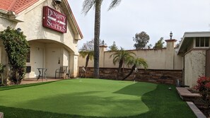 Mini-golf - Dynasty Suites Redlands (Redlands)