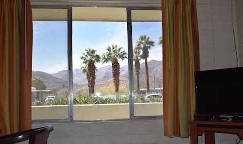 Stanlunds Inn And Suites