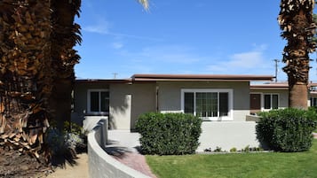 Classic Apartment, 1 Queen Bed with Sofa bed, Patio, Mountain View | Terrace/patio