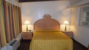 Quarto luxo, 1 cama King, vista para a montanha | Escrivaninha, ferros/tábuas de passar roupa, Wi-Fi de cortesia