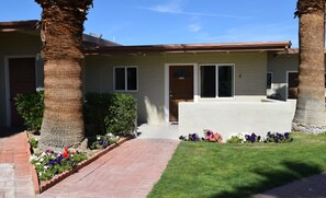 Deluxe Studio, 2 Queen Beds, Mountain View | Terrace/patio