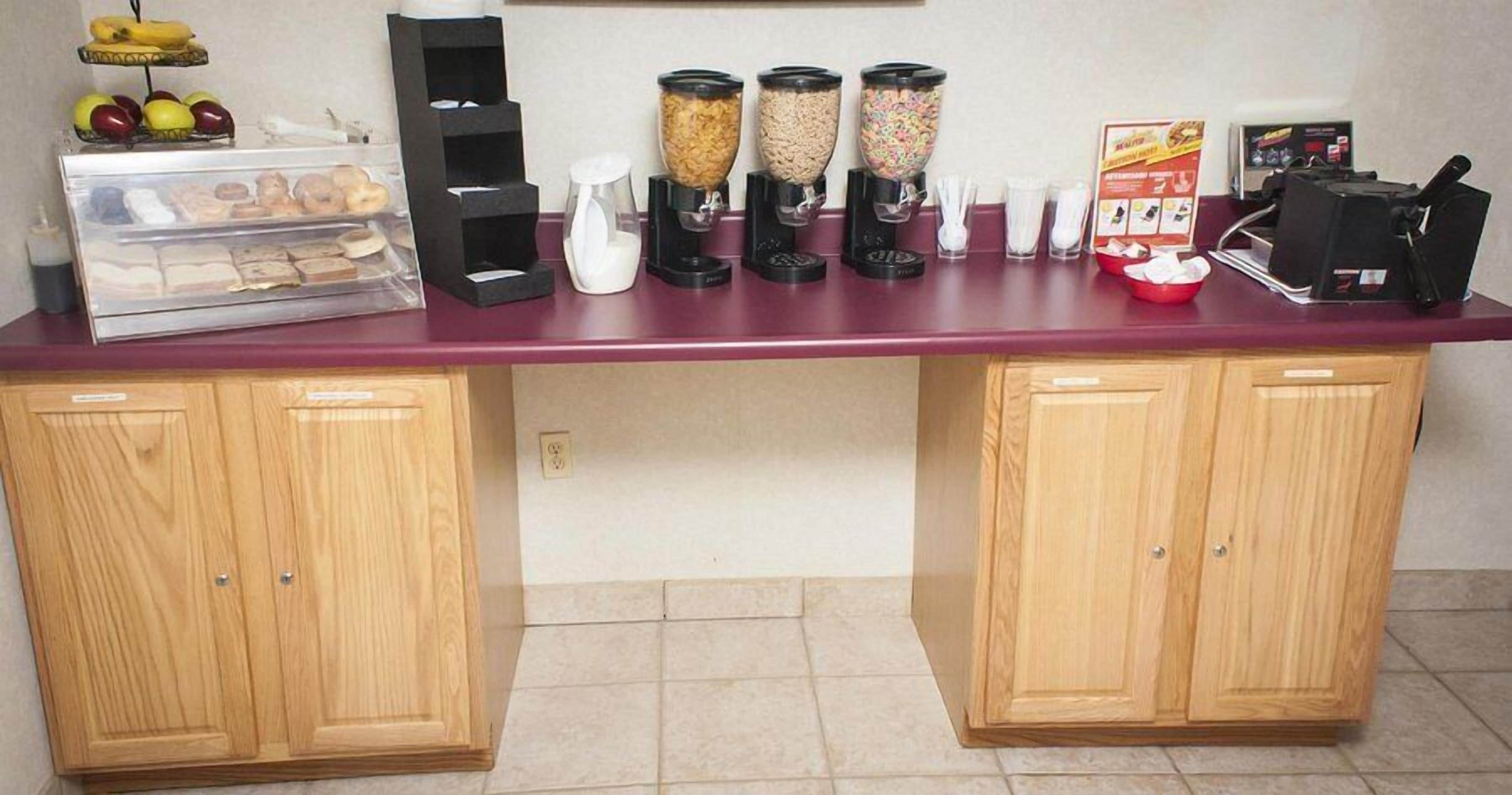 free daily continental breakfast