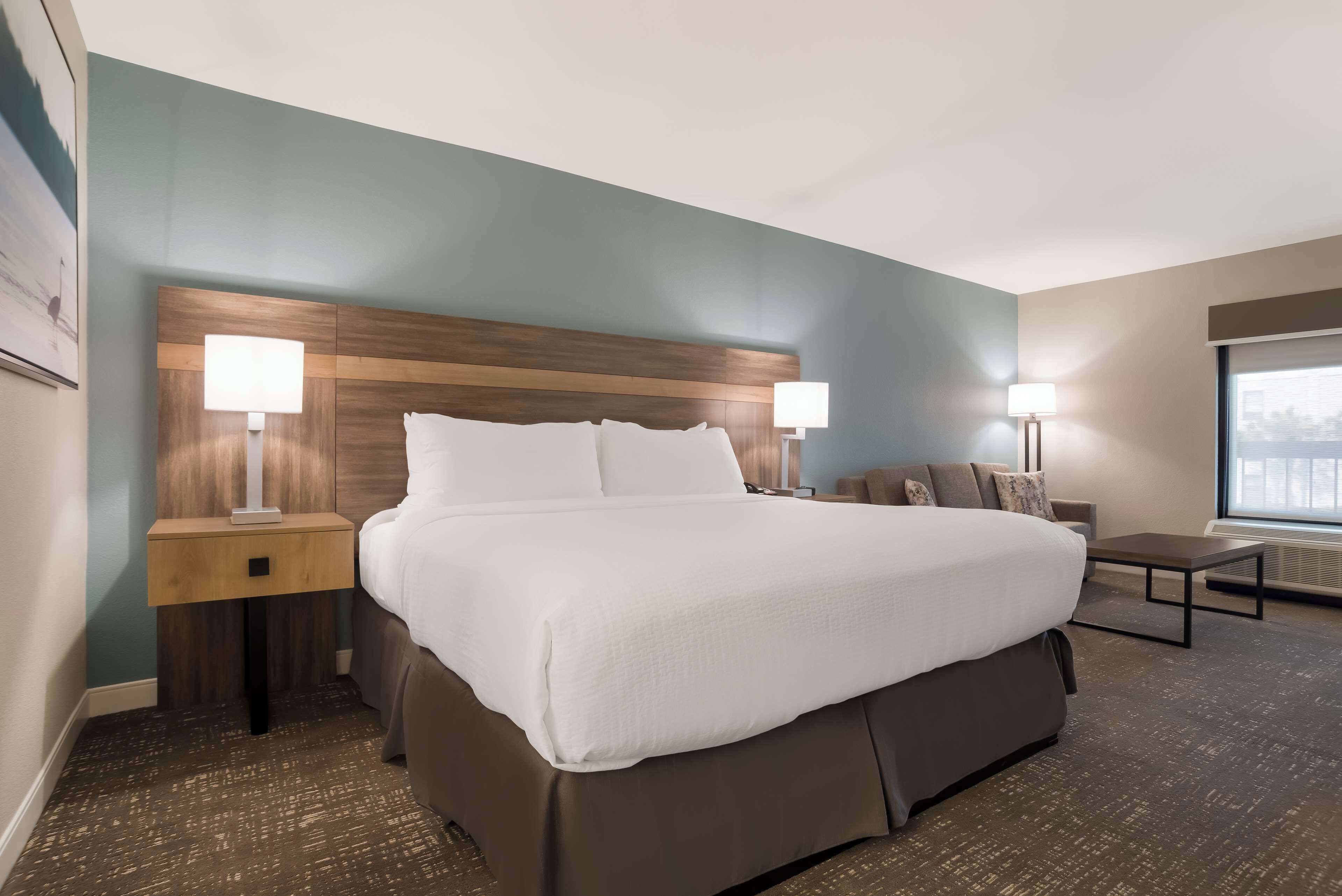 1 bedroom, in-room safe, desk, blackout curtains