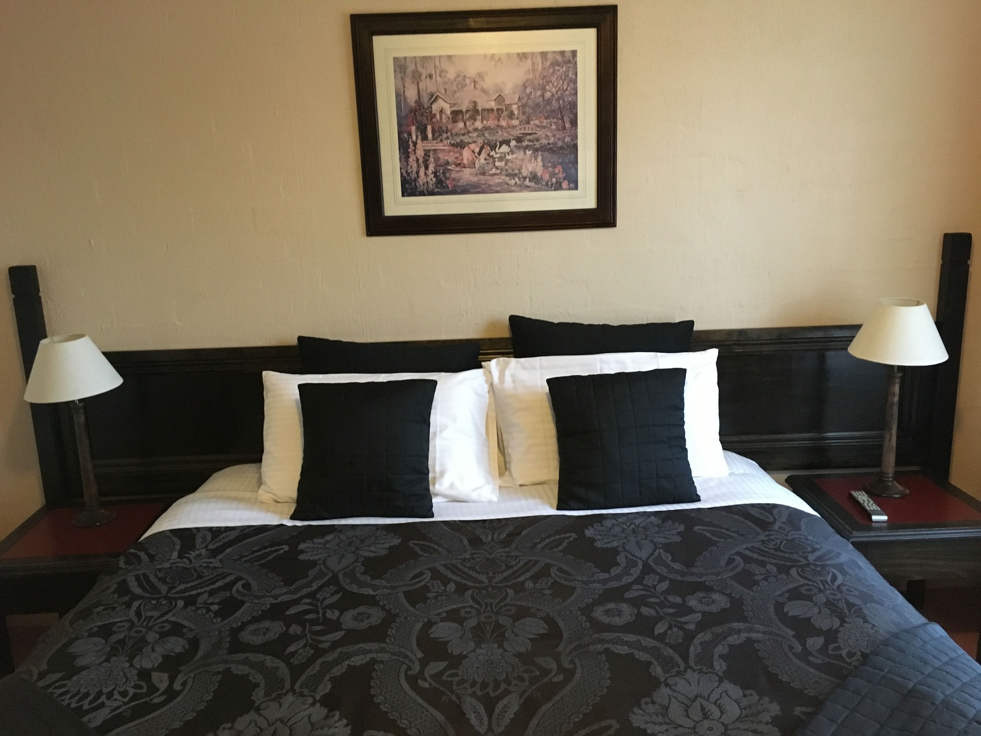 Egyptian cotton sheets, premium bedding, pillowtop beds, minibar