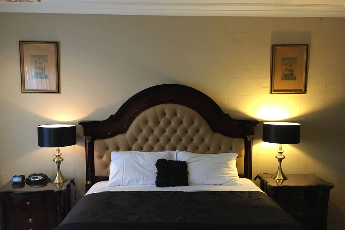 Egyptian cotton sheets, premium bedding, pillowtop beds, minibar