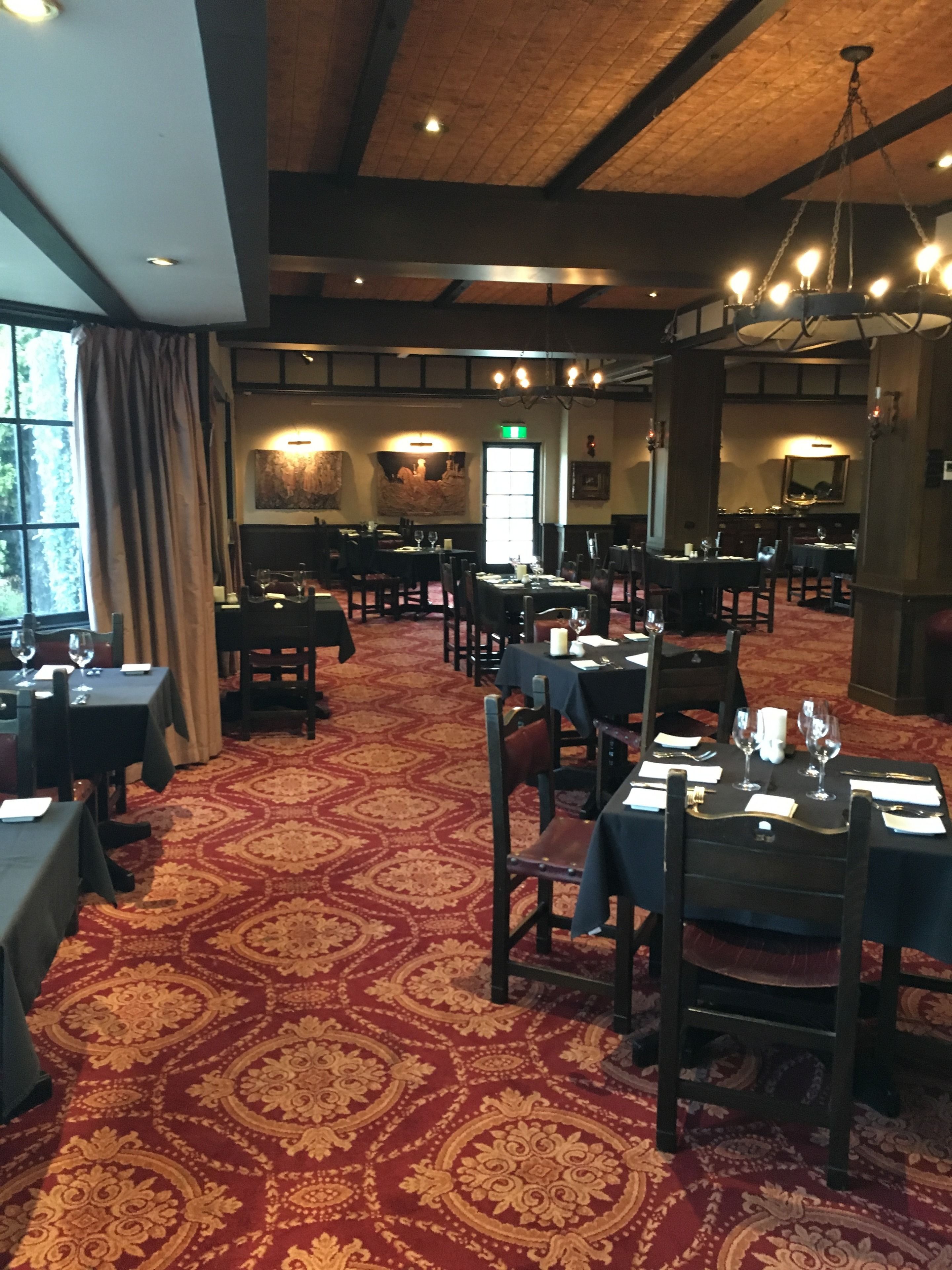 每日供應全套早餐 (費用另計)