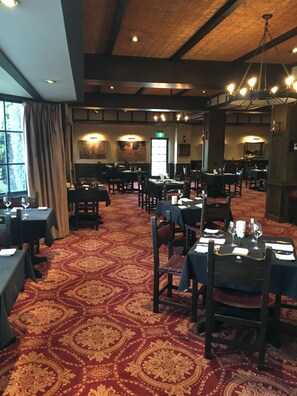 Se ofrece un desayuno completo todos los días (por un coste adicional)