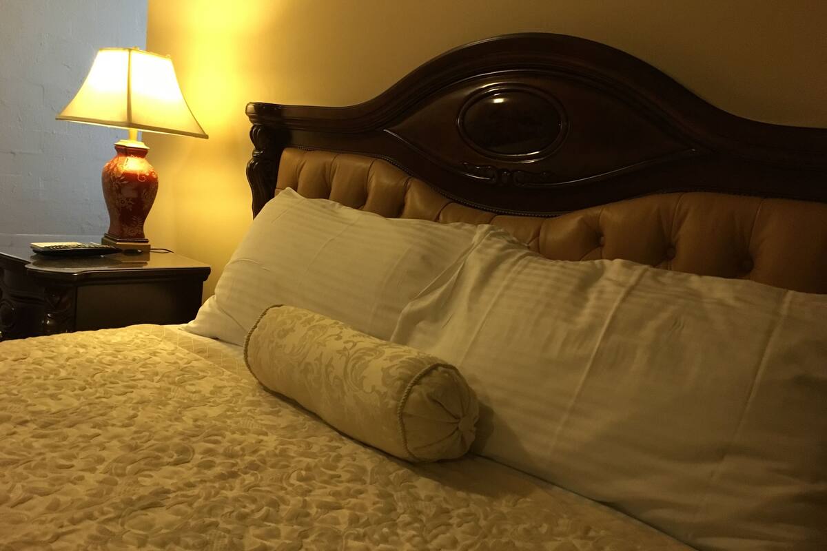 executive apartment, jetted tub | 1 bedroom, egyptian cotton sheets, premium bedding, pillow-top beds