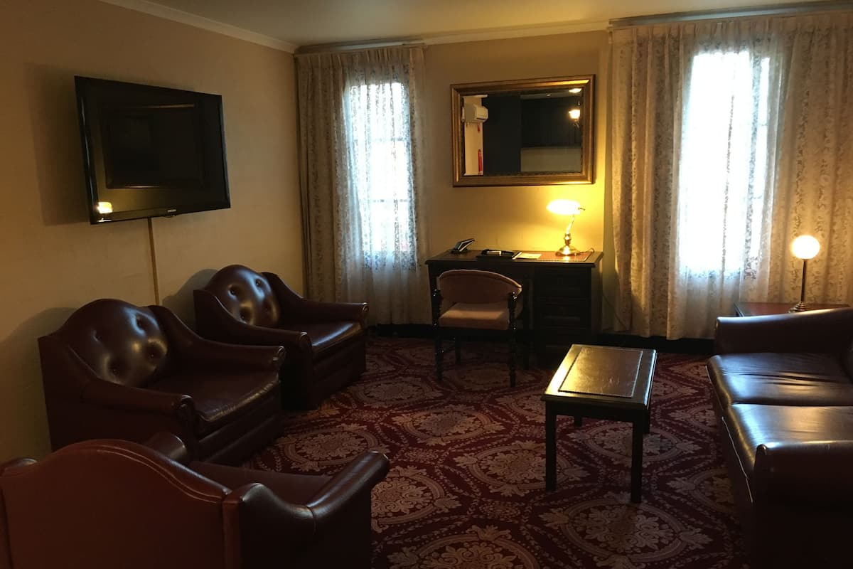 executive apartment, jetted tub | living room | 42-cm plasma tv with digital channels, tv