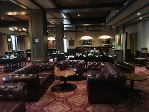 Lounge - Albury Manor House (Albury)