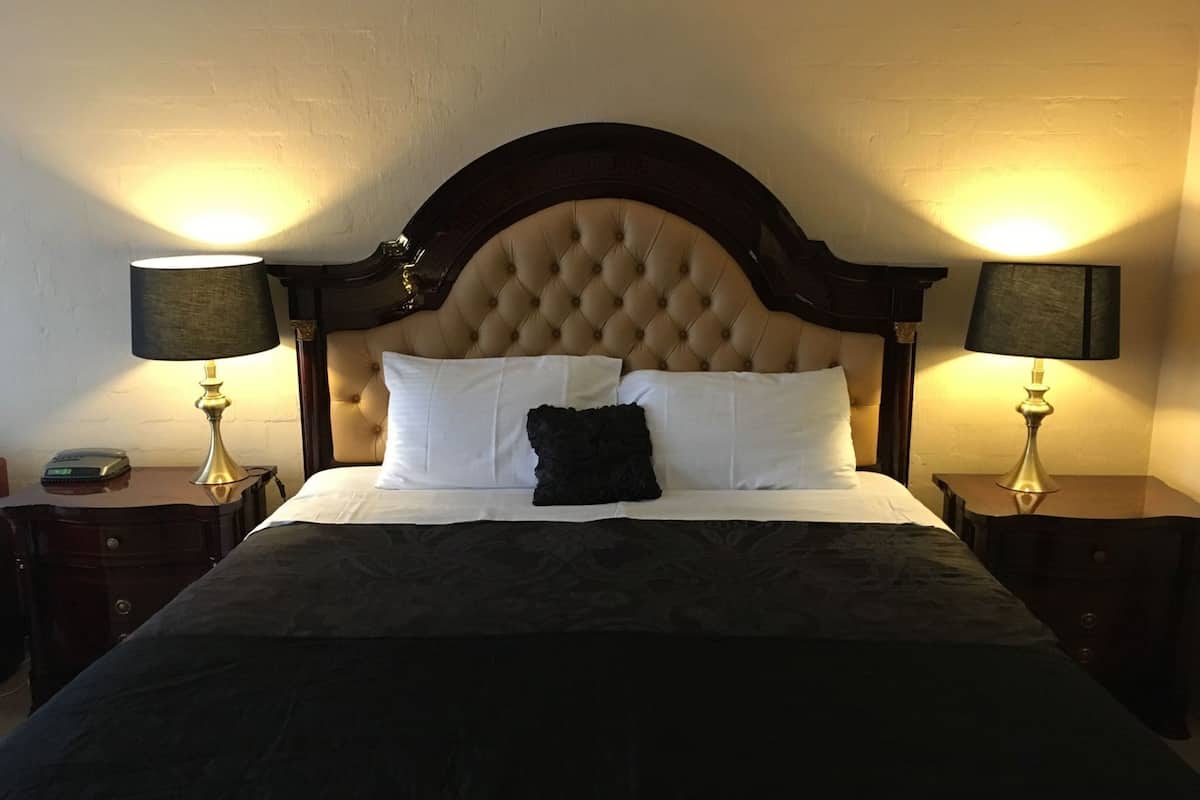 Egyptian cotton sheets, premium bedding, pillowtop beds, minibar