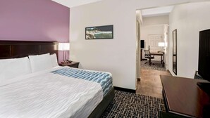 A hotel room with a large bed, a desk, a chair, and a television. - La Quinta Inn & Suites by Wyndham Cookeville (Cookeville)