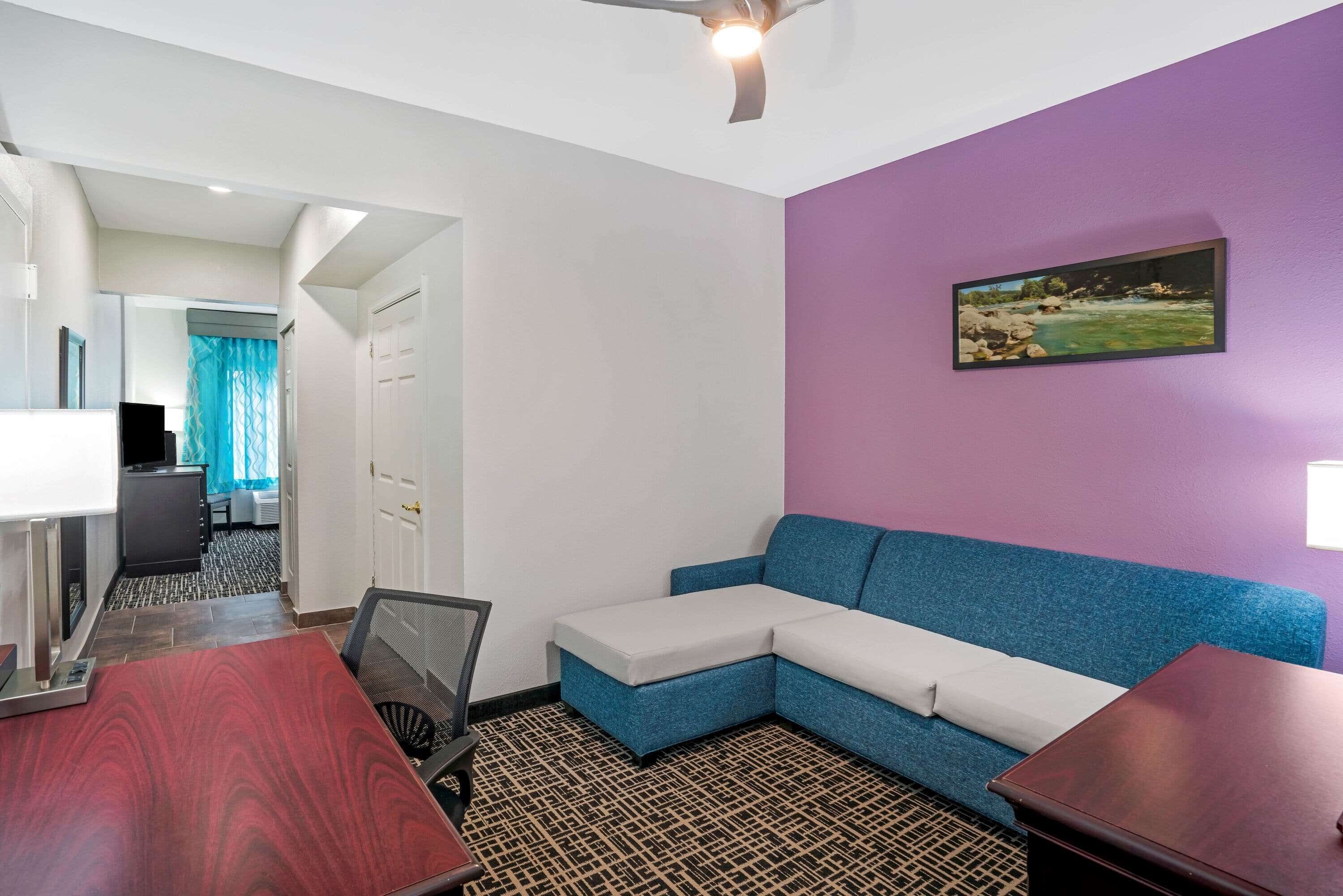 studio suite, 1 king bed, non smoking | premium bedding, desk, laptop workspace, blackout curtains