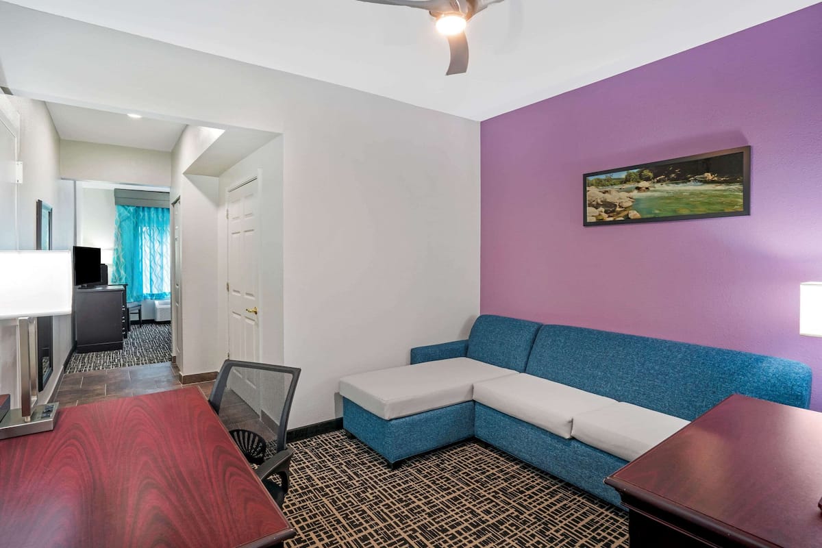 studio suite, 1 king bed, non smoking | premium bedding, desk, laptop workspace, blackout curtains