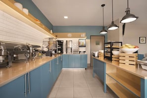 Free daily continental breakfast