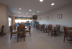Free continental breakfast on weekdays