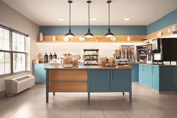 Free continental breakfast on weekdays