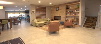 Country Inn & Suites by Radisson, Moline Airport, IL
