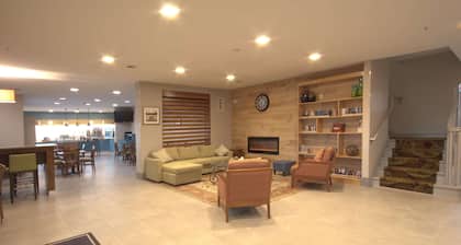 Country Inn & Suites by Radisson, Moline Airport, IL