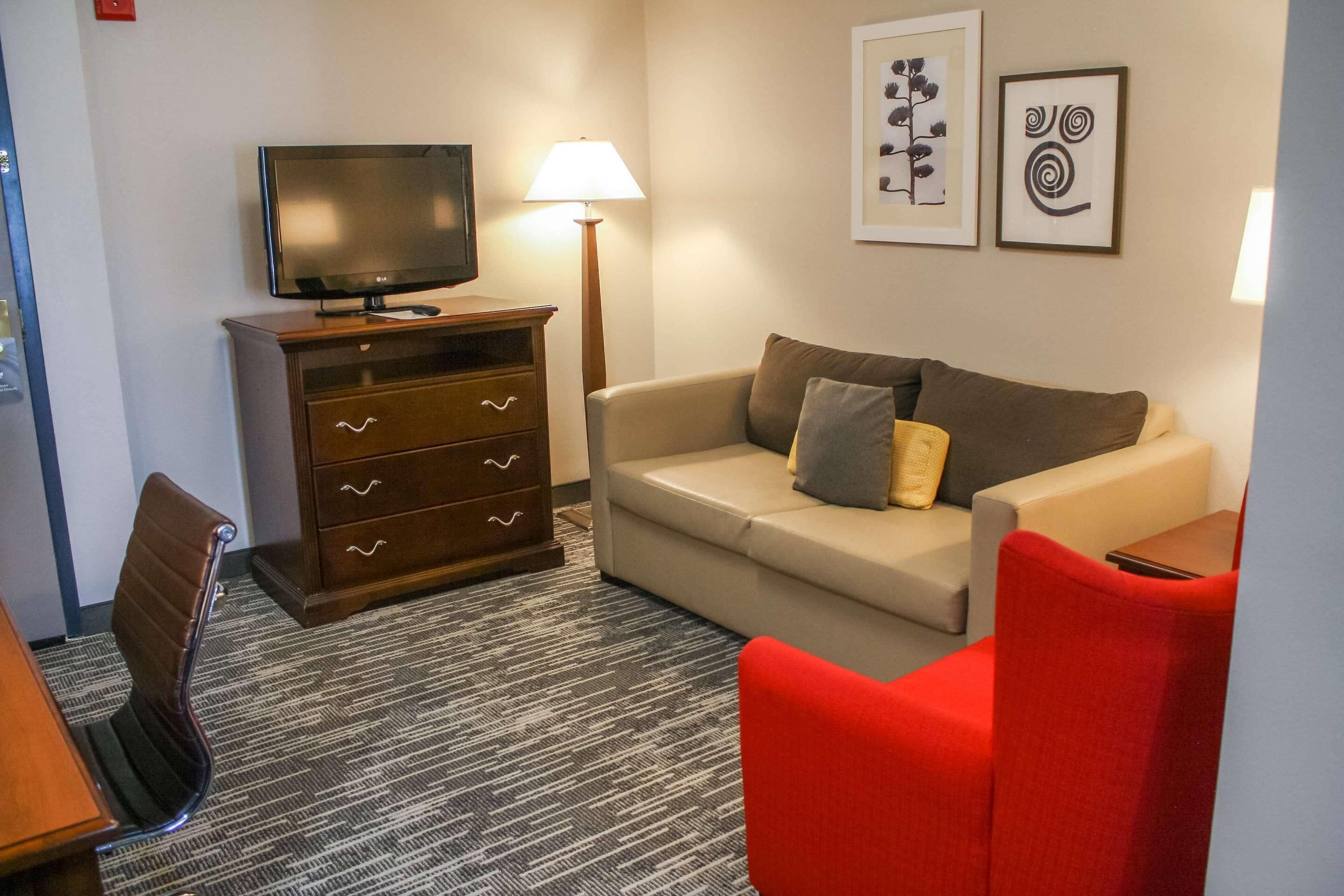 suite, 1 bedroom, non smoking | 1 bedroom, in-room safe, individually decorated, individually furnished