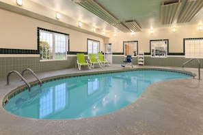 Indoor pool, sun loungers