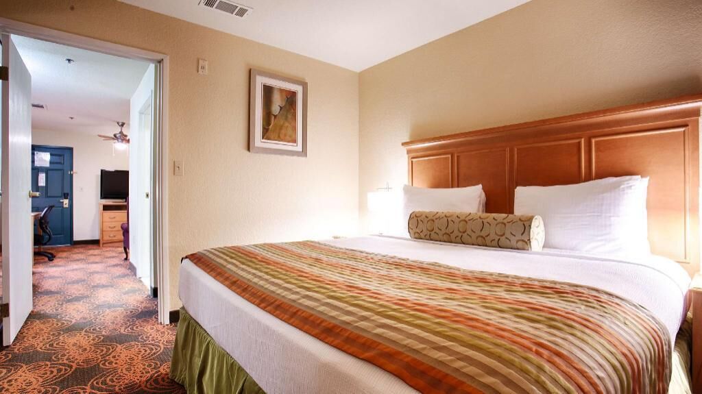 In-room safe, desk, laptop workspace, iron/ironing board