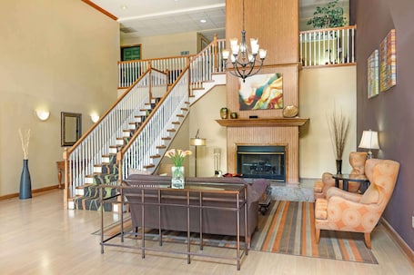 Lobby. Best Western Plus Waco North