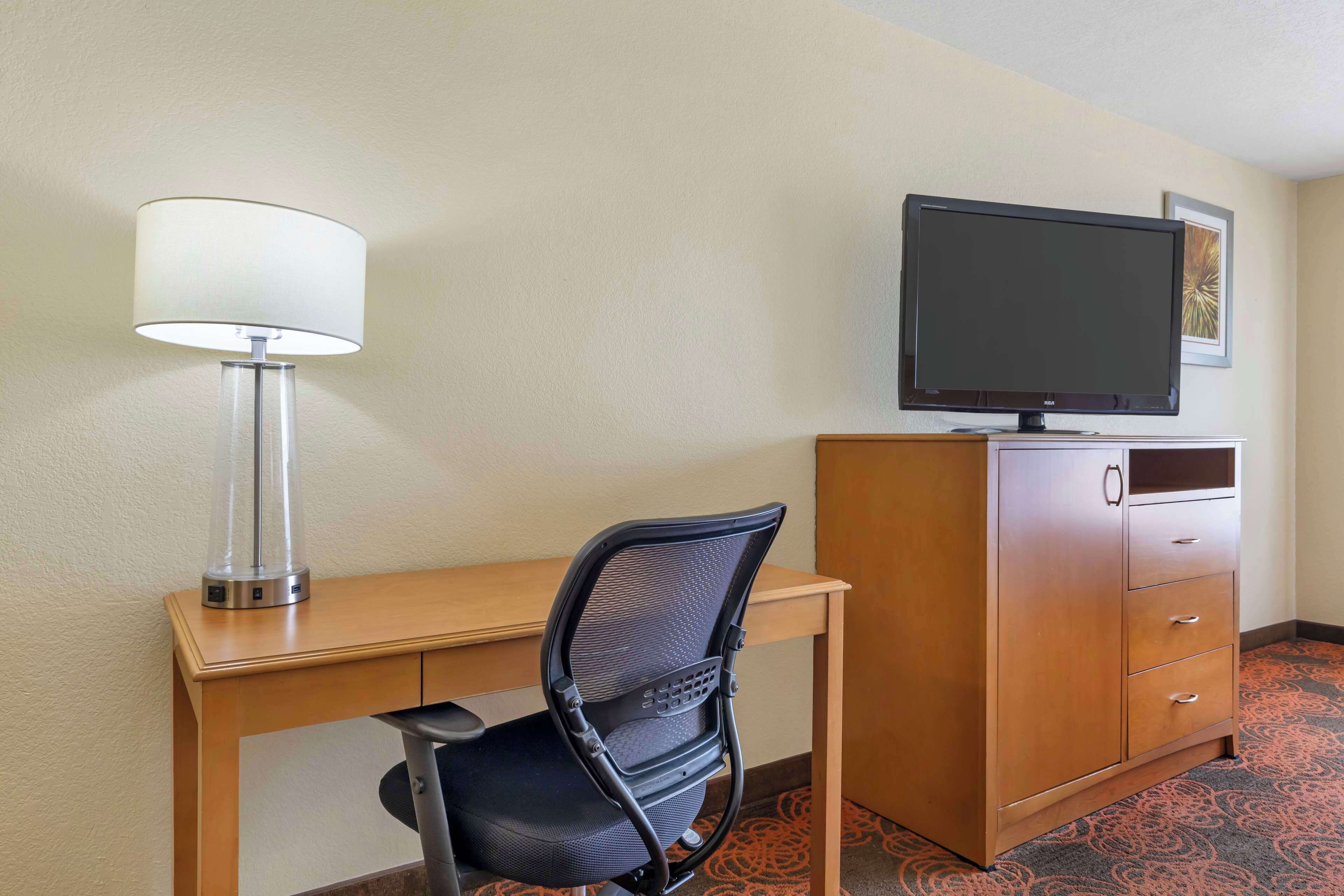 standard room, 1 king bed, non smoking, refrigerator & microwave (with sofabed) | in-room safe, desk, laptop workspace, iron/ironing board