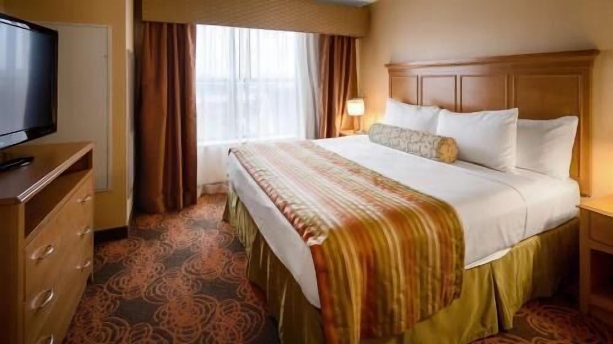 In-room safe, desk, laptop workspace, iron/ironing board