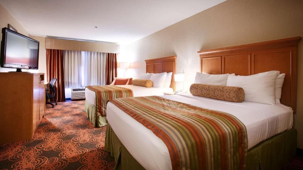 In-room safe, desk, laptop workspace, iron/ironing board