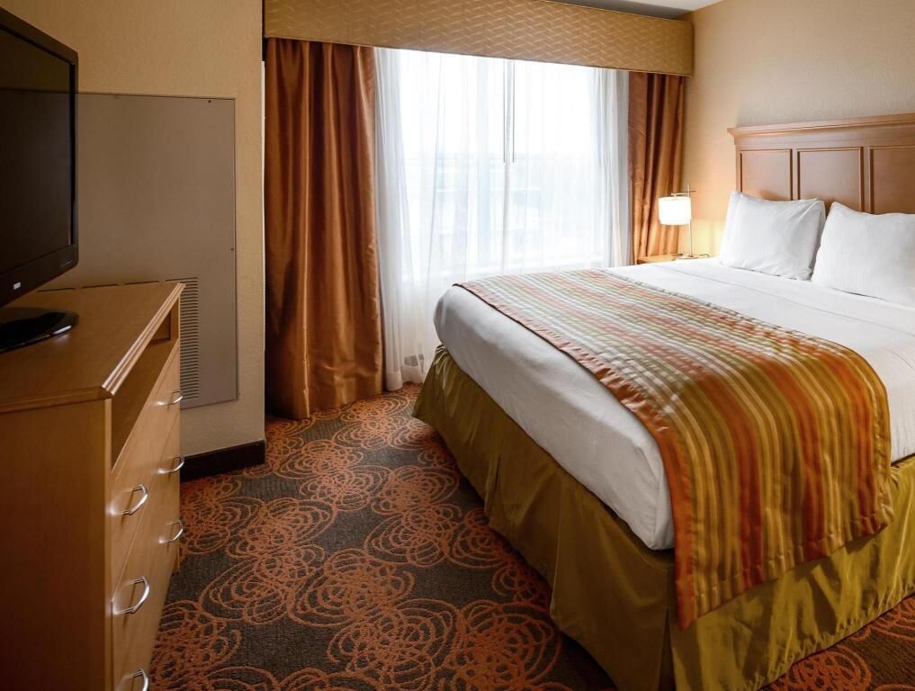 In-room safe, desk, laptop workspace, iron/ironing board