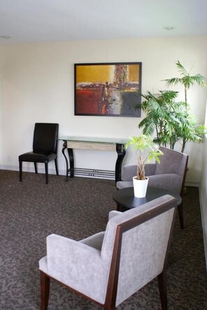 Interior - Queens Inn Anaheim (Anaheim)