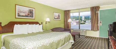 Cortinas opacas, tabla de planchar con plancha, cunas gratuitas