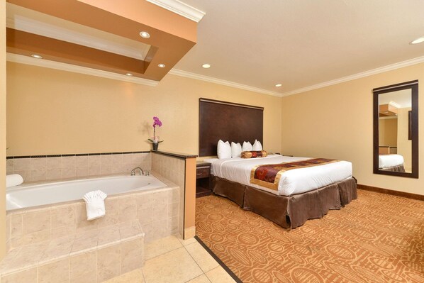 Caja de seguridad en la habitación, escritorio y cortinas blackout