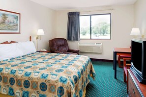 Individually decorated, desk, laptop workspace, blackout curtains - Super 8 by Wyndham Omaha Eppley Airport/Carter Lake (Carter Lake)
