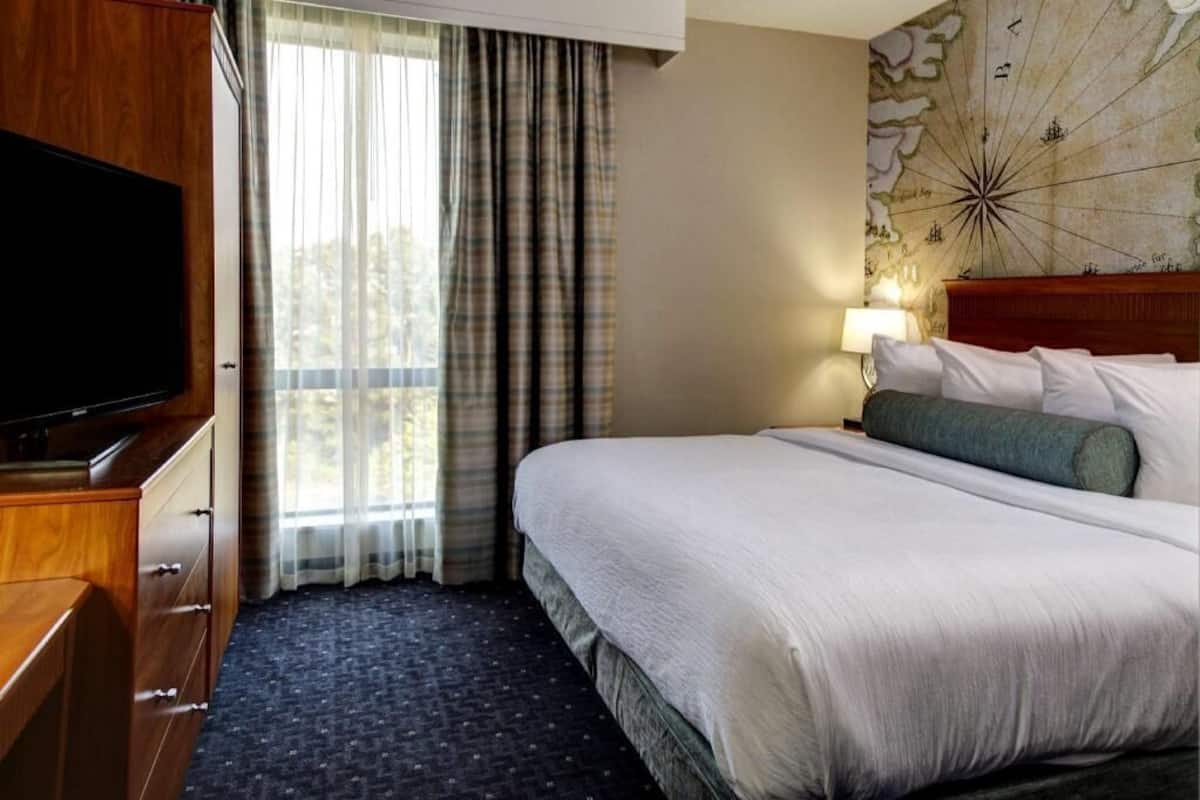 Premium bedding, down duvets, pillow-top beds, in-room safe