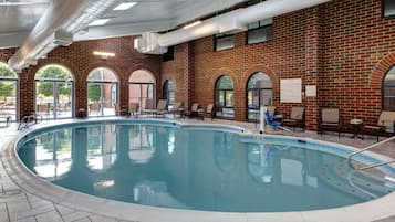 Indoor pool, sun loungers