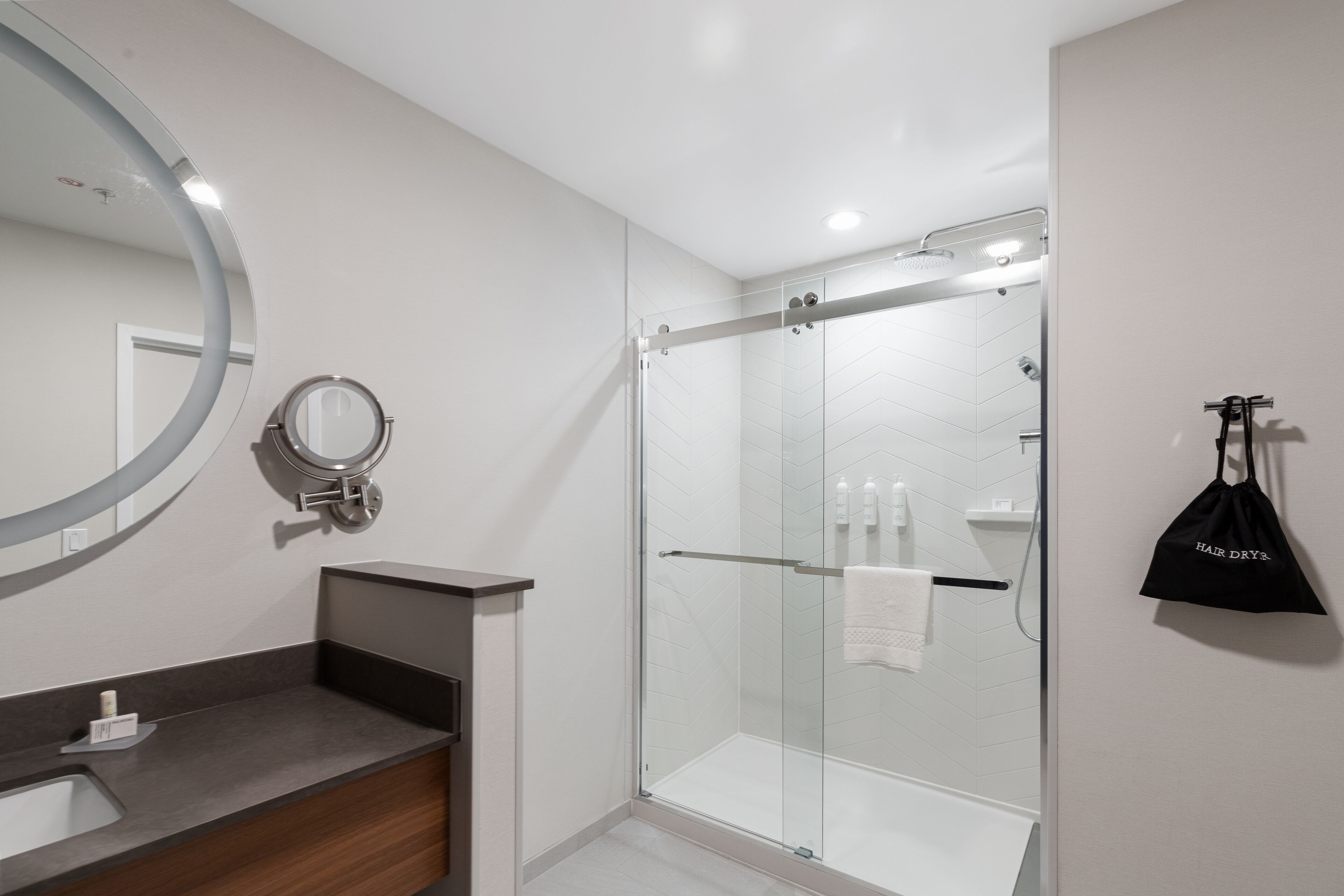 combined shower/bathtub, free toiletries, hair dryer, towels