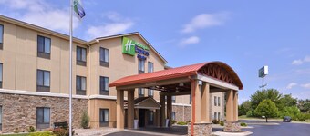 Holiday Inn Express & Suites Topeka West I-70 Wanamaker by IHG
