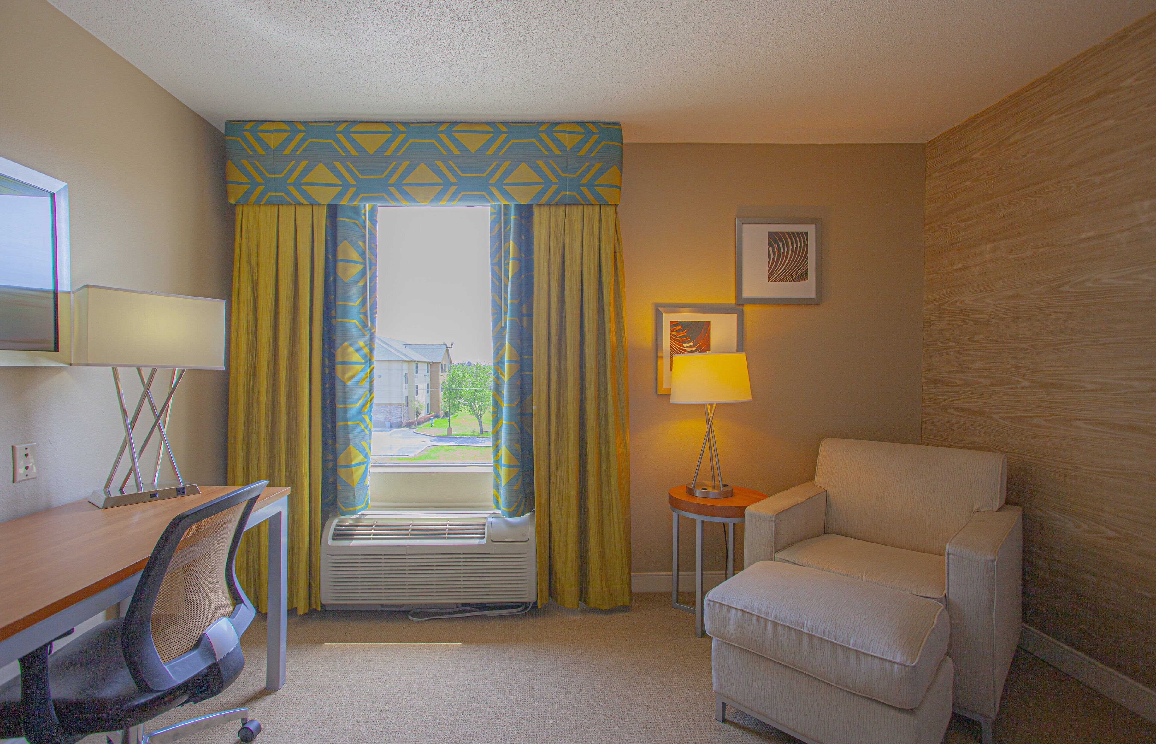 Photo - Holiday Inn & Suites Spring - The Woodlands