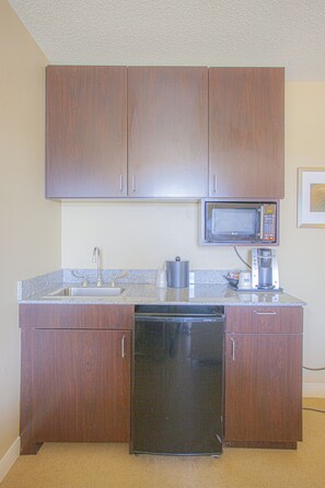 Standard Room, 1 King Bed with Sofa bed | In-room safe, individually decorated, individually furnished, desk