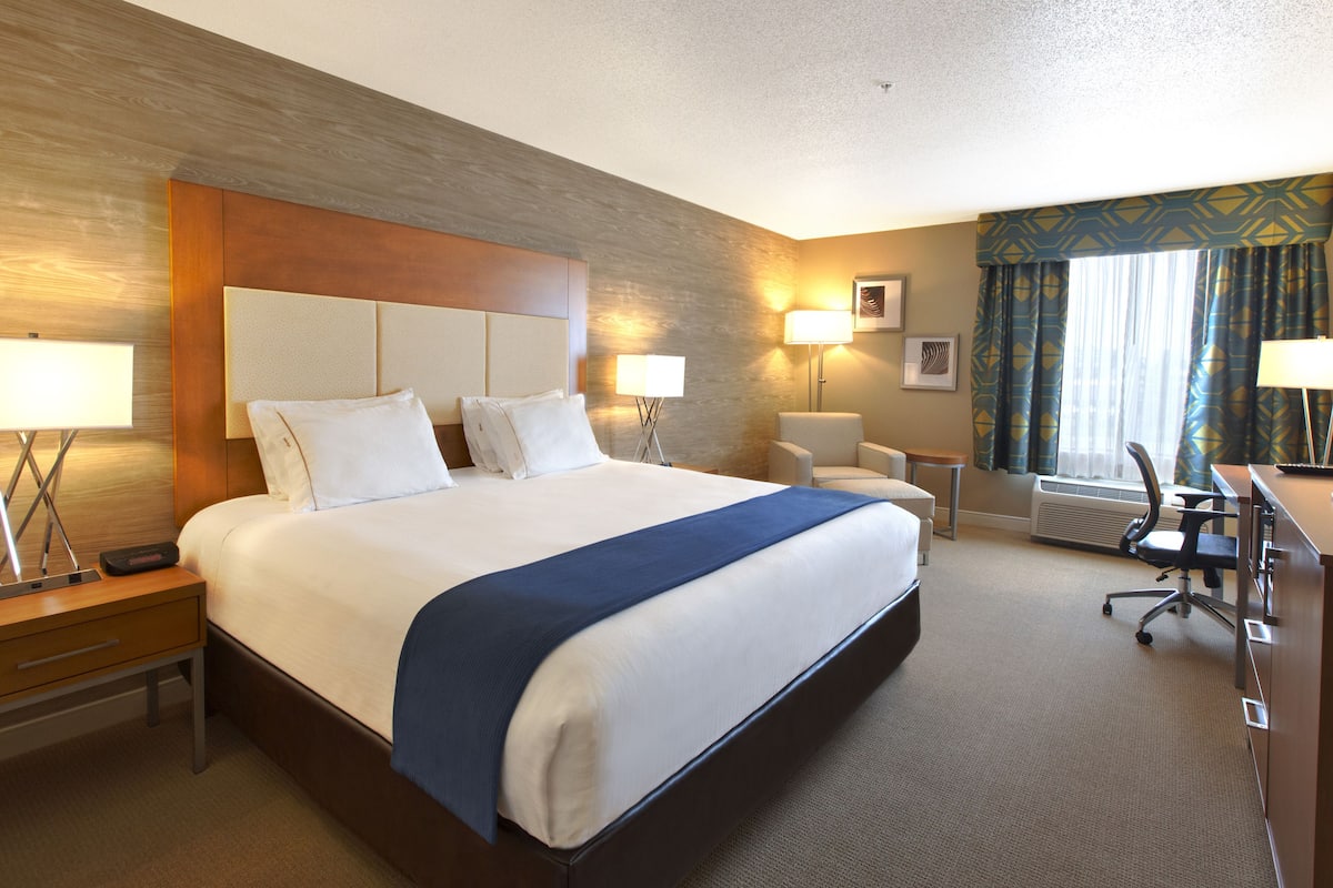 In-room safe, individually decorated, individually furnished, desk