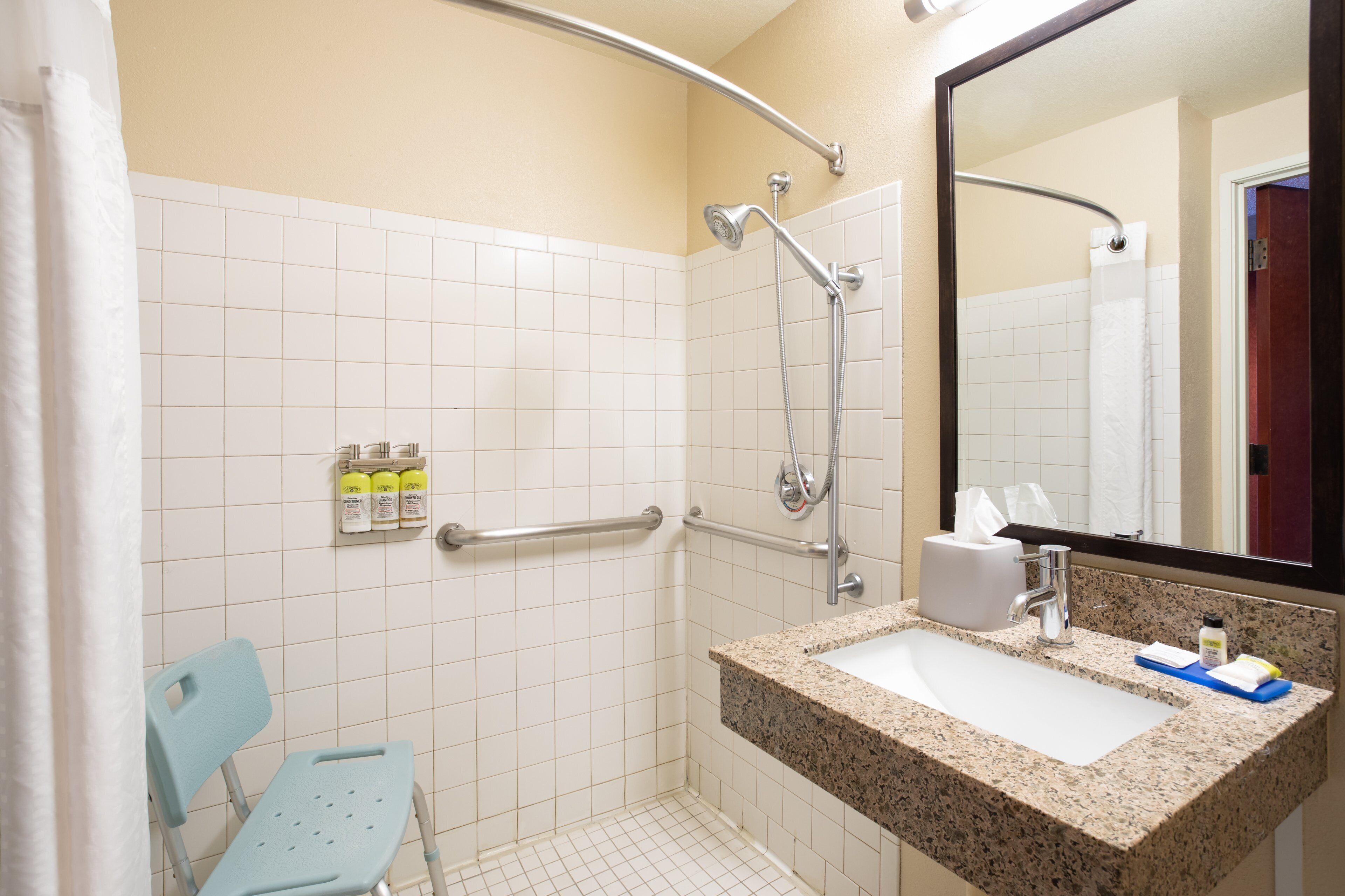 combined shower/bathtub, free toiletries, hair dryer, towels