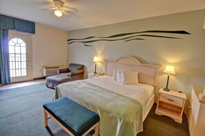 ห้องสวีท, เตียงคิงไซส์ 1 เตียง, อ่างน้ำวน | ตู้นิรภัยในห้องพัก, โต๊ะทำงาน, เตารีด/โต๊ะรีดผ้า, เปล/เตียงเด็กอ่อน