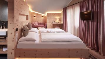 Quarto casal premium, sauna seca | Roupas de cama antialérgicas, cofres nos quartos, escrivaninha