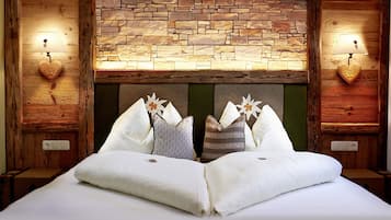 Romantisches Doppelzimmer | Allergikerbettwaren, Zimmersafe, Schreibtisch, Bügeleisen/Bügelbrett