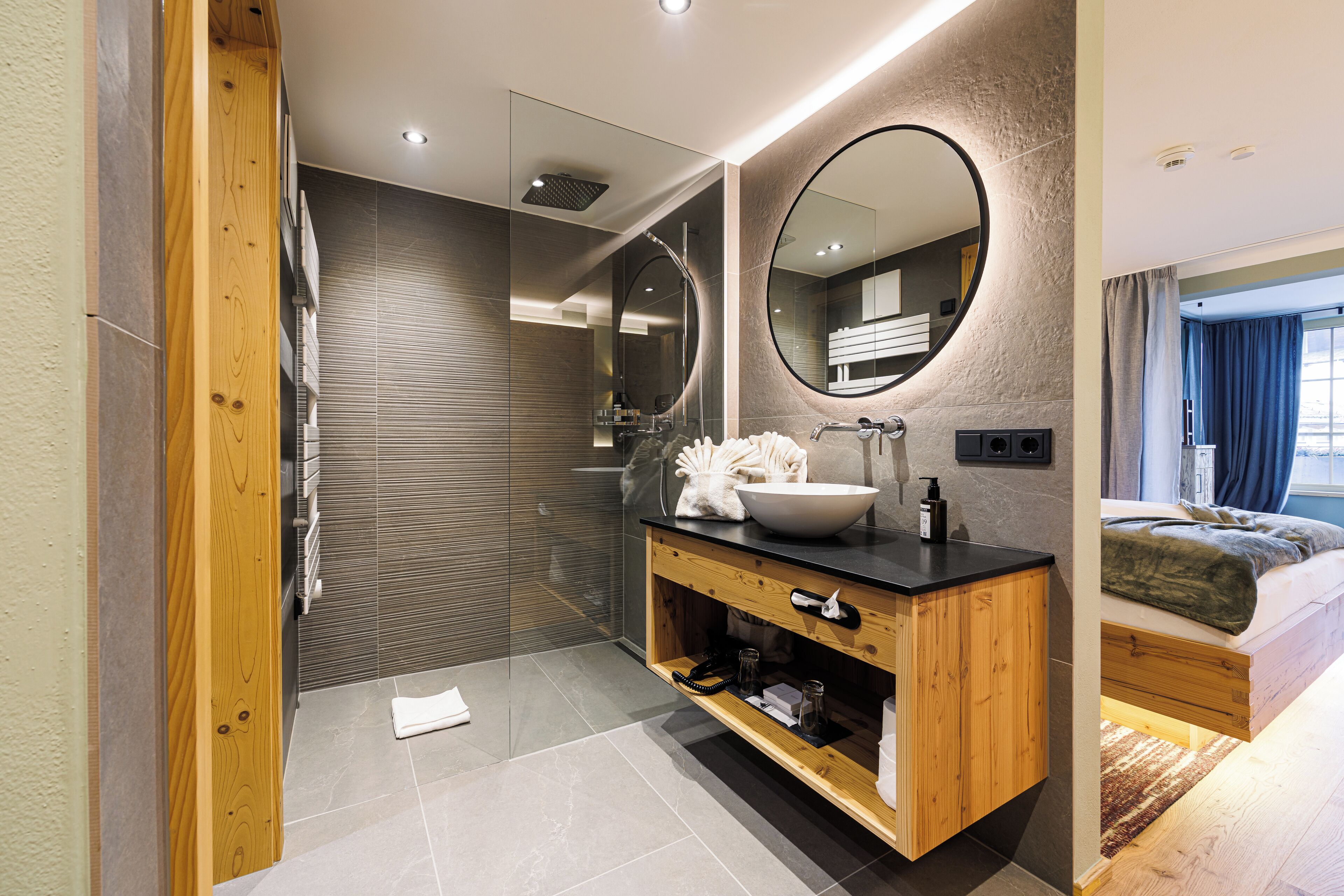 Luxury-Doppelzimmer, Sauna, Gartenblick | Allergikerbettwaren, Zimmersafe, Schreibtisch, Bügeleisen/Bügelbrett