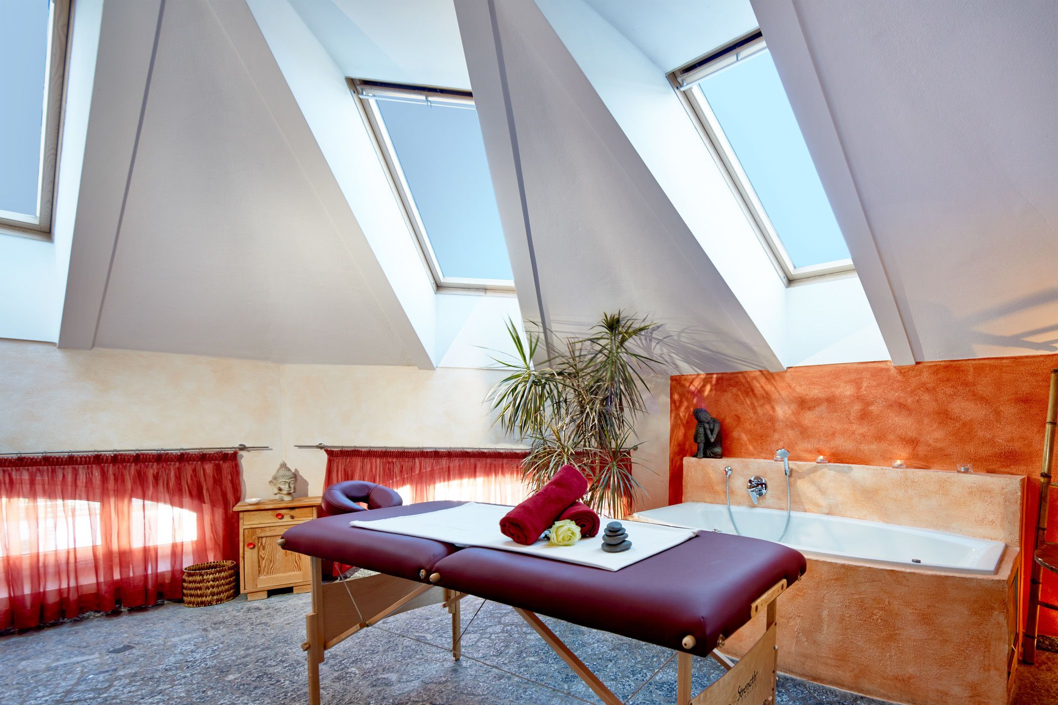 couples treatment room(s), sauna, hot tub, steam room, body treatments