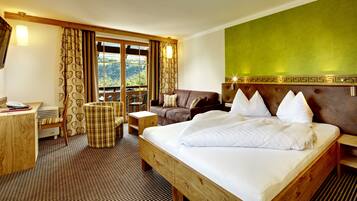 Habitación doble superior | Ropa de cama hipoalergénica, caja fuerte, escritorio