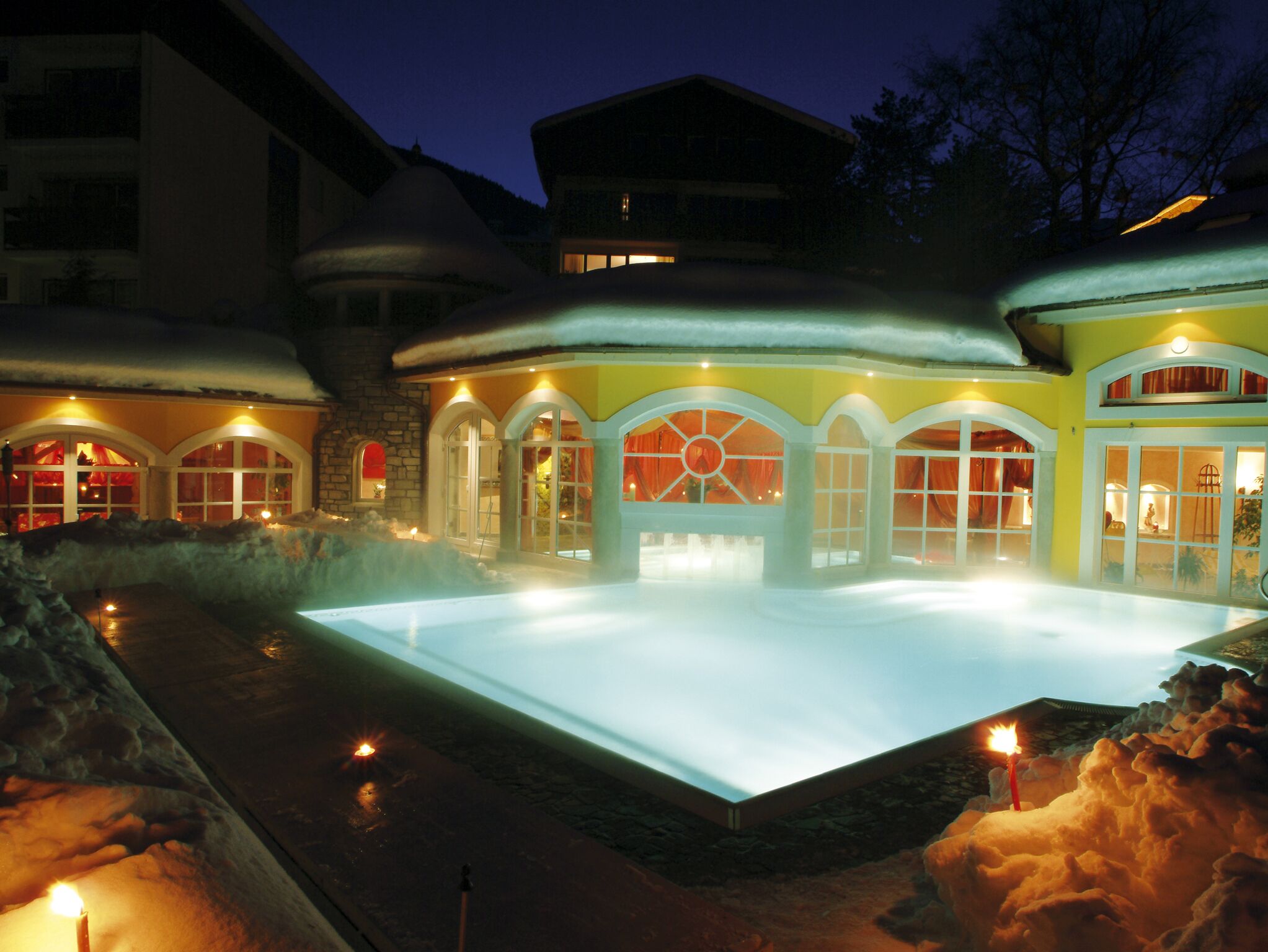 couples treatment room(s), sauna, hot tub, steam room, body treatments